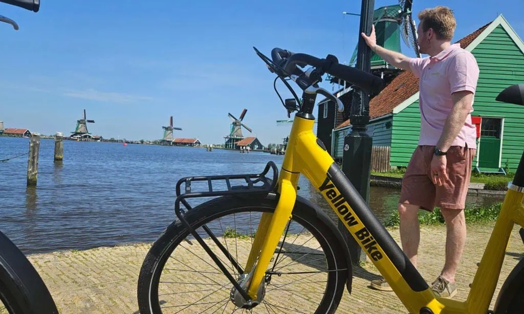 Electric bike with pedal assist for longer rides around Amsterdam
